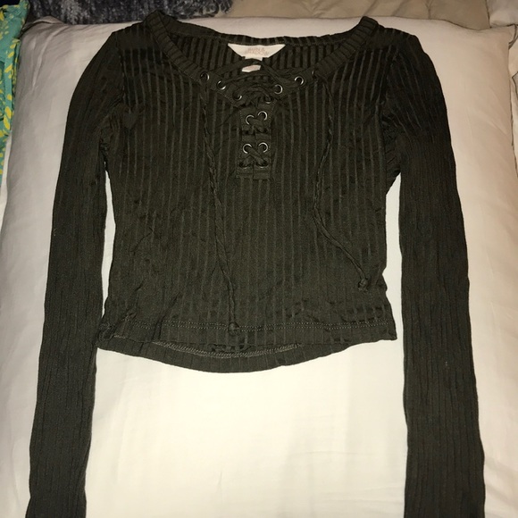 Sun & Shadow lace up long sleeved crop top - Picture 2 of 4